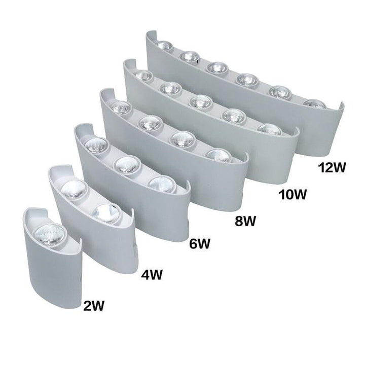 Energieeffiziente LED Wandleuchte, modern, warmweißes Licht für gemütliche Innen- & Außenbereiche.