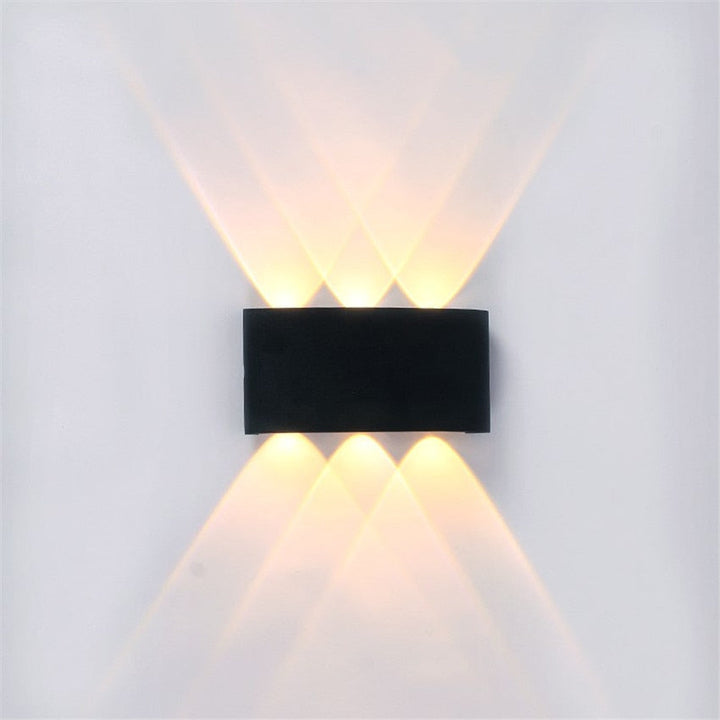 Minimalistische, moderne LED Wandleuchte aus Aluminium, wasserdicht für dauerhafte Außenbeleuchtung.