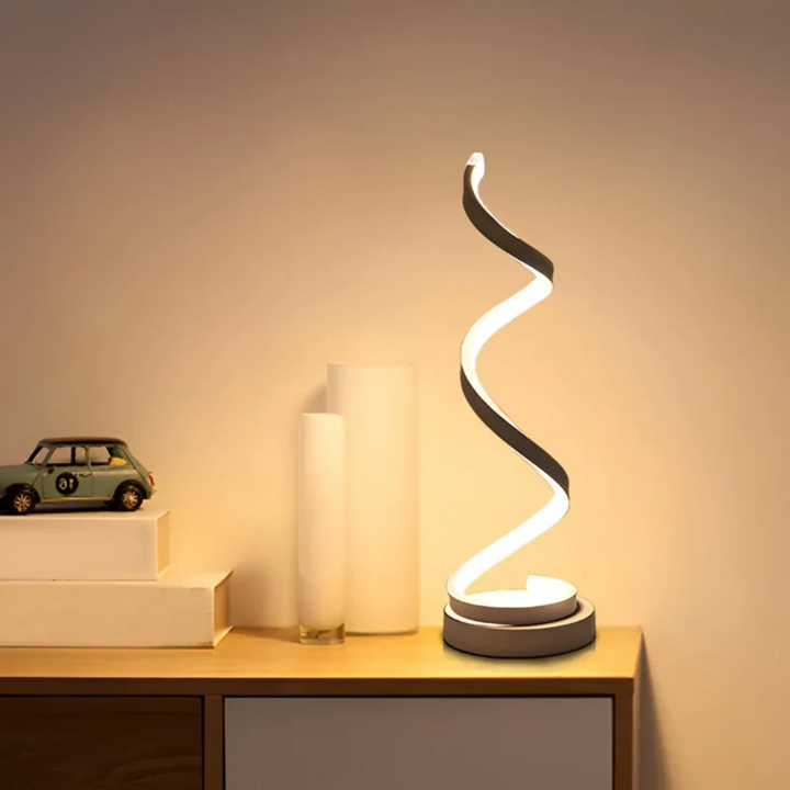 Moderne LumaSpiral LED-Tischlampe, dimmbar, mit einzigartigem Spiraldesign für stilvolle Ambientebeleuchtung.