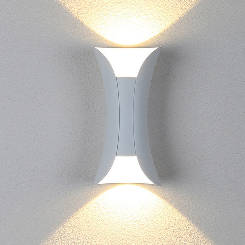 Energiesparende LumiEdge LED-Außenwandlampe; warmweißes Licht; perfekt für Garten & Terrasse.