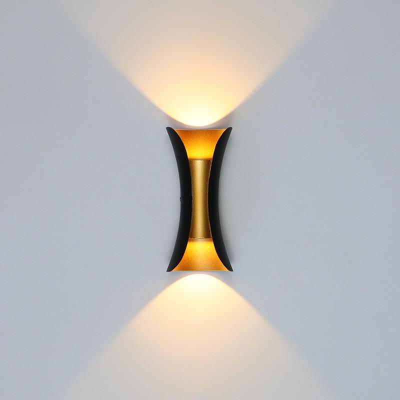 Robuste LumiEdge LED-Außenleuchte; IP65; verstellbare Lichtfarbe; moderne Terrassenbeleuchtung.
