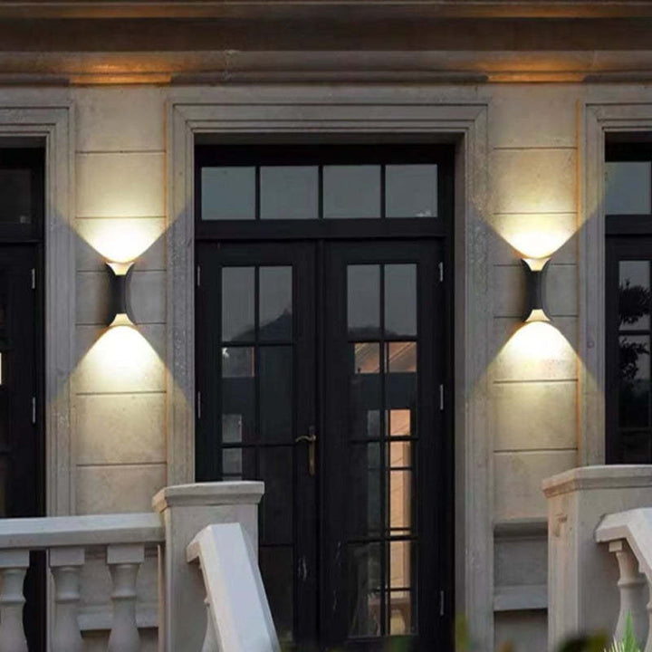 Design LED-Außenwandlampe LumiEdge; moderne Optik; robust & wetterfest für den Garten.
