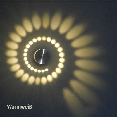 Hochwertige LumoSpiral LED-Spirallampe. Langlebige, energieeffiziente Designleuchte für moderne Innenbeleuchtung.