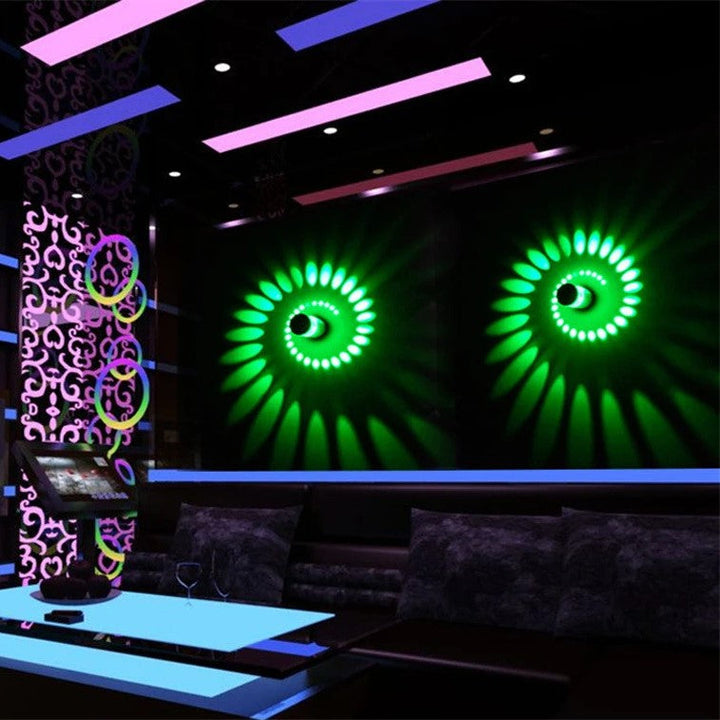 LumoSpiral LED-Spirallampe als moderne Deckenleuchte. Stimmungsvolle Wohnzimmerbeleuchtung, energieeffizient.