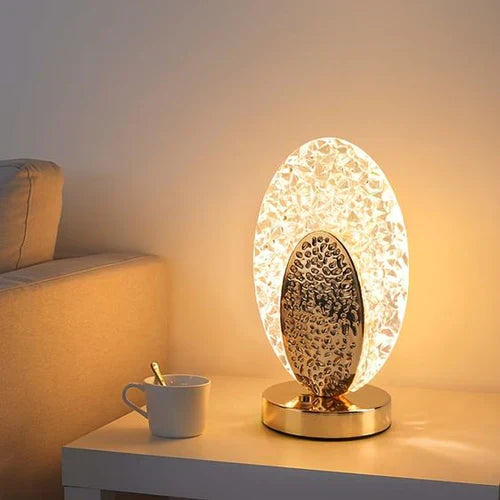 Exquisite Pfauen-Tischlampe, kabellos. Luxus LED-Beleuchtung für ein modernes, elegantes Wohnambiente.