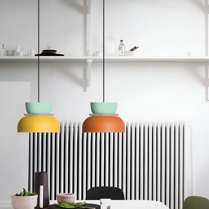 Moderne Macaron Pendelleuchte mit glatter Oberfläche, langlebige LED Beleuchtung für Zuhause.