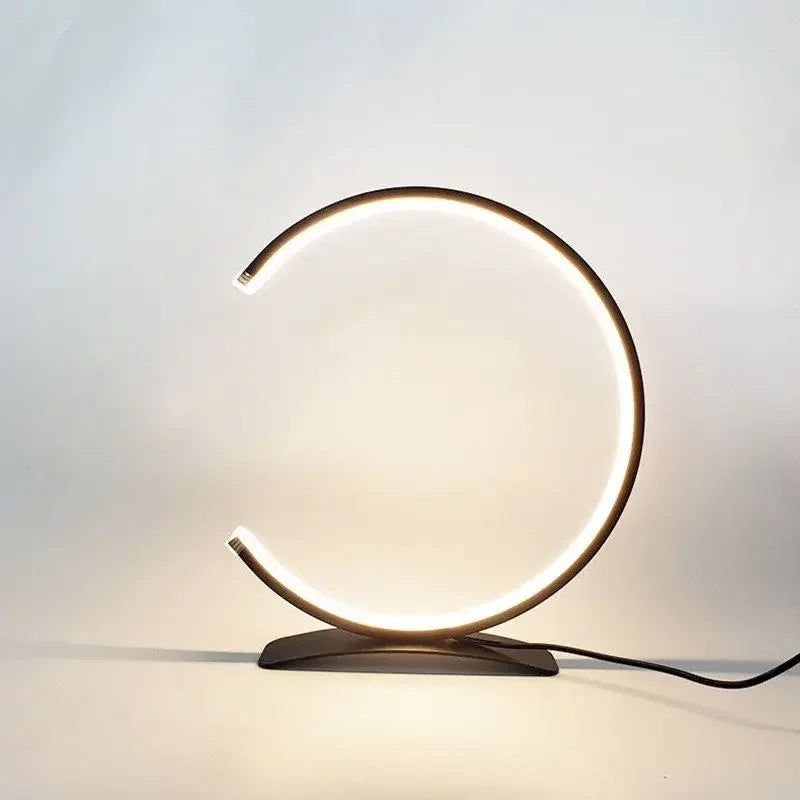 Energieeffiziente LED Dimmlampe mit intuitiver Touch-Steuerung. Ideal als Bürobeleuchtung oder modernes Nachtlicht.