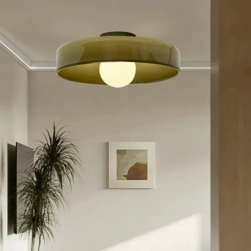 Moderne nordische Deckenlampe aus Glas für elegantes Wohnzimmerambiente. LED, energieeffizient.