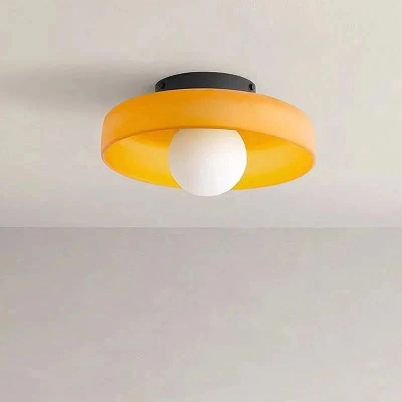 Stilvolle LED Deckenlampe fürs Wohnzimmer. Nordisches Design schafft warmes Ambiente.