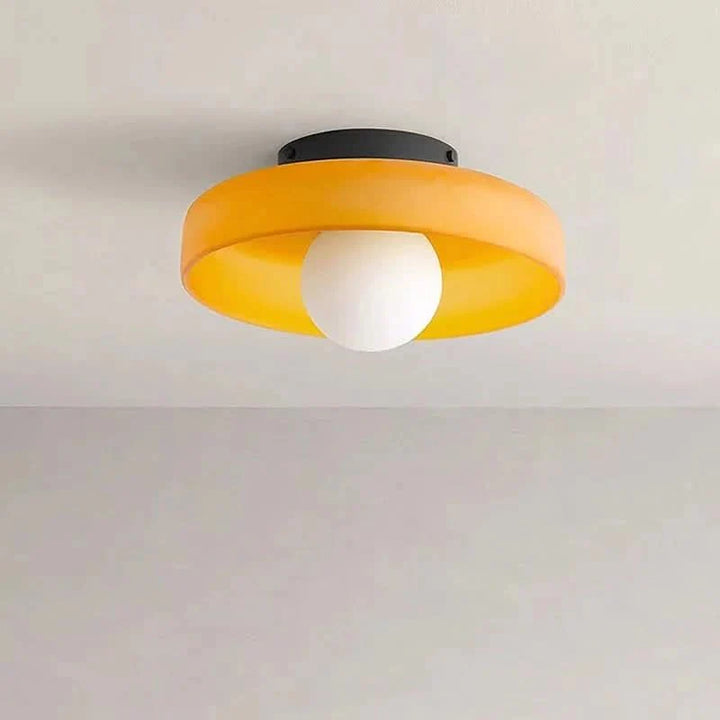 Stilvolle LED Deckenlampe fürs Wohnzimmer. Nordisches Design schafft warmes Ambiente.