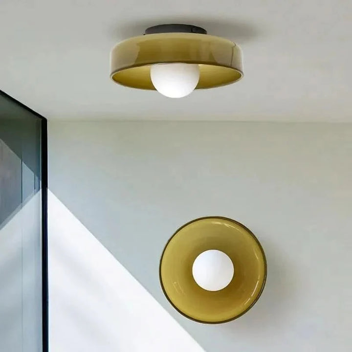 Elegante Glas Deckenlampe, ideal als Schlafzimmerlampe. Modernes, minimalistisches Licht.