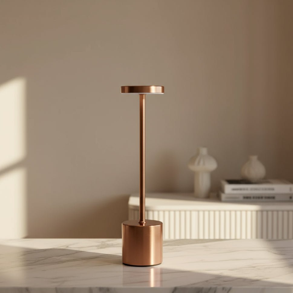 LED Tischlampe, modern & nordisch, spendet gemütliche Beleuchtung im Wohnzimmer.