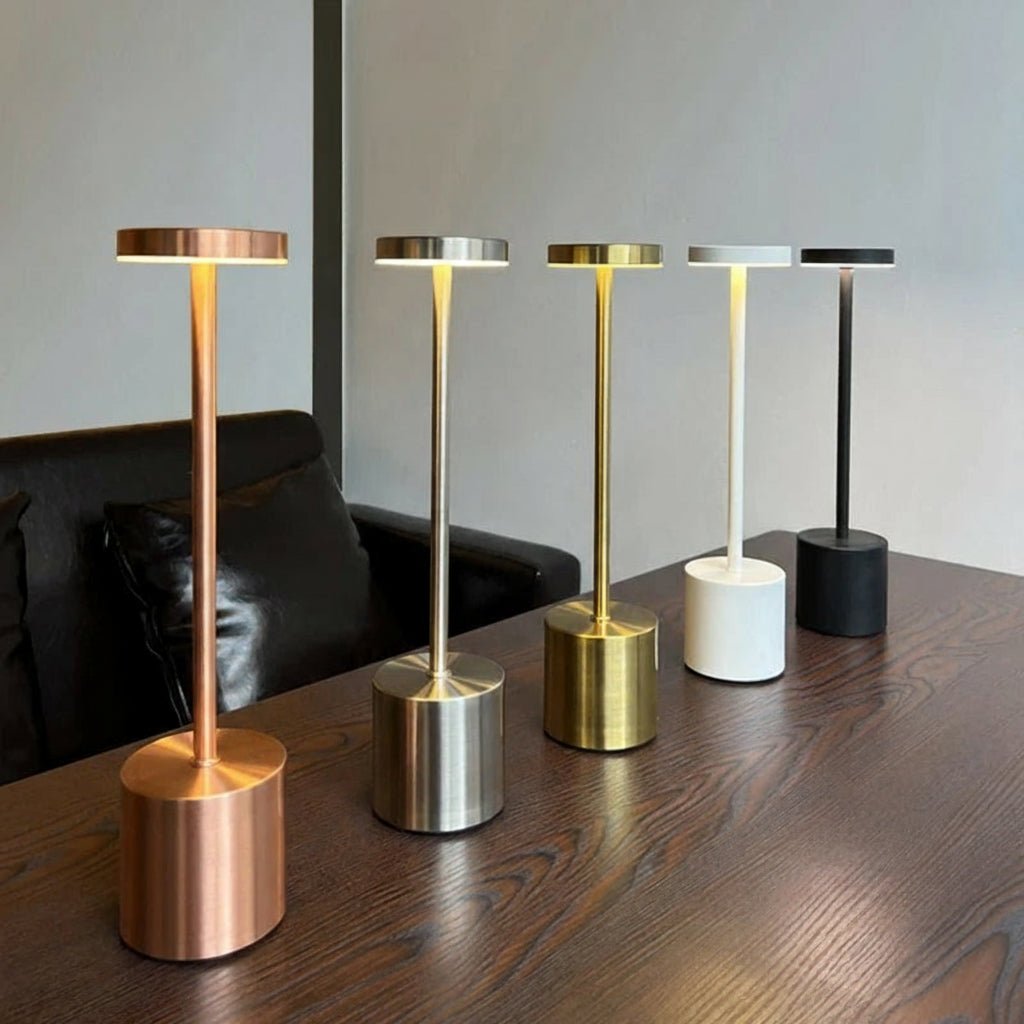Moderne skandinavische Tischlampe mit LED, stilvolle Beleuchtung für Schlaf- & Wohnzimmer.