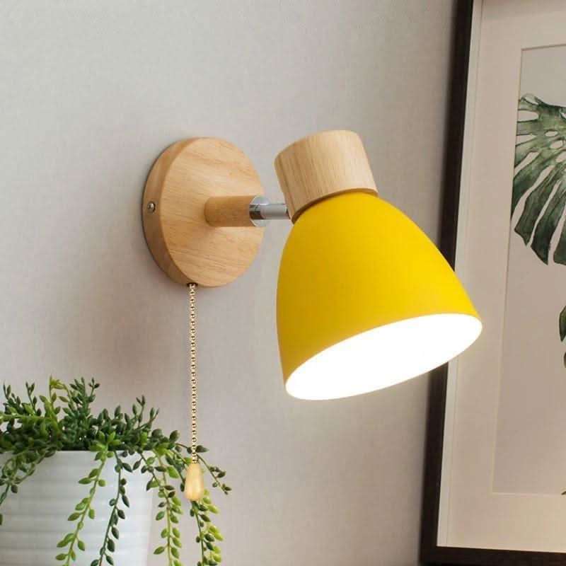 Skandinavische Wandlampe mit Zugschalter; ideal als Leselampe und Dekolampe.