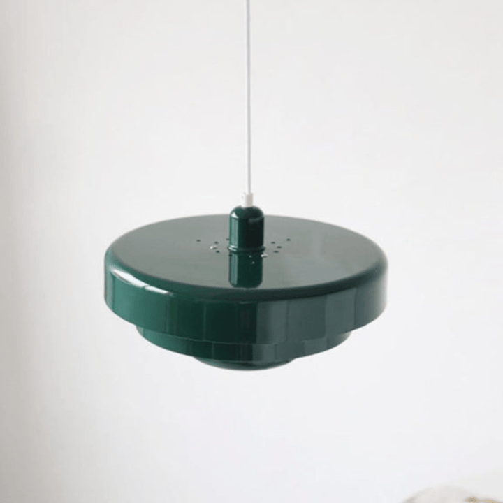 Hängende Designlampe in trendigen Macaron-Farben, ideal für Esszimmer-Beleuchtung.