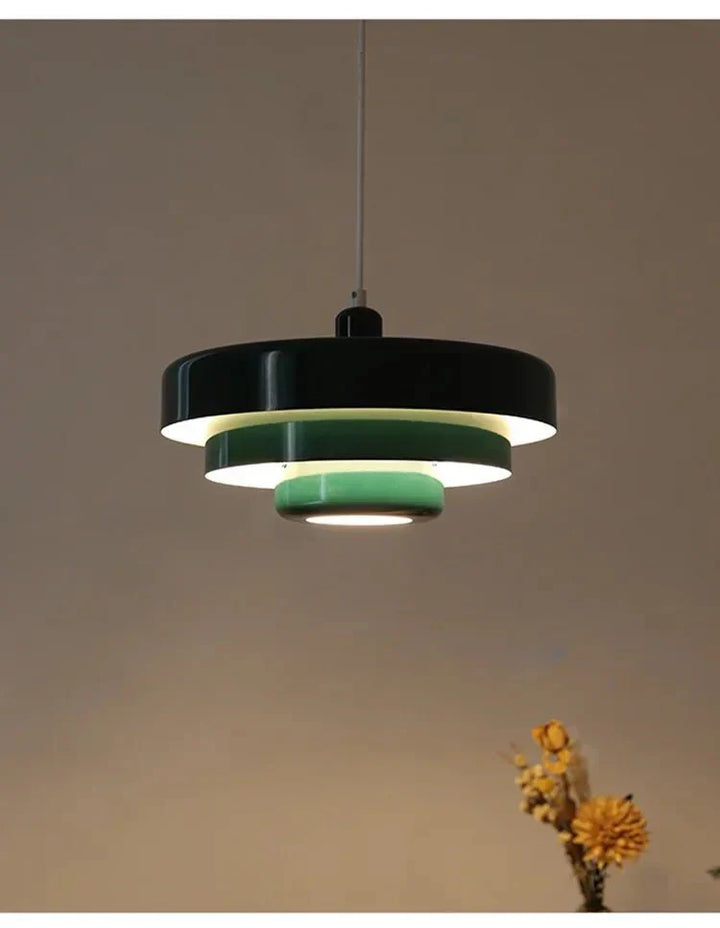 Designer-Pendelleuchte in Macaron-Farben, schafft stimmungsvolle Akzente im Raum.
