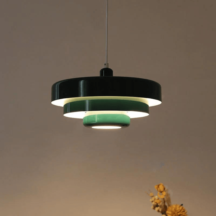 Bunte Pendelleuchte im Macaron-Look; stylische Innenbeleuchtung für Wohnzimmer.
