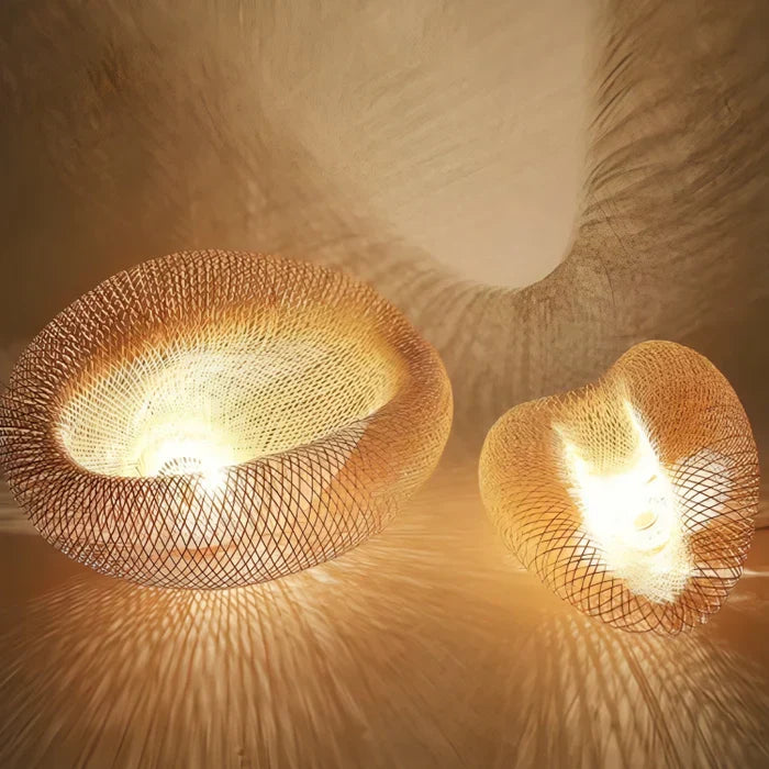 Nachhaltige Rattan-Hängeleuchte. Minimalistische Beleuchtung für Esszimmer.