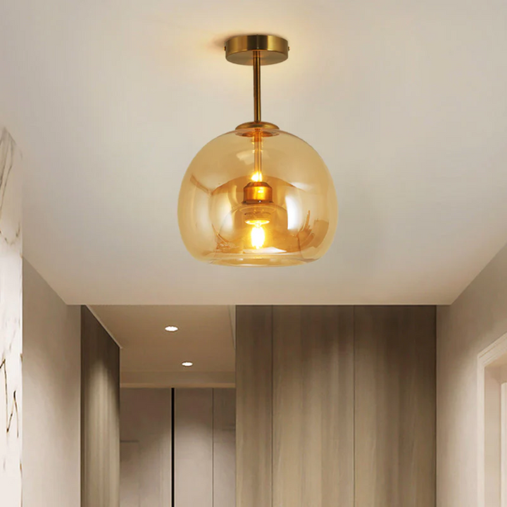 Aurelia Deckenlampe mit integrierter LED, runde Designlampe für ein helles, modernes Zuhause.