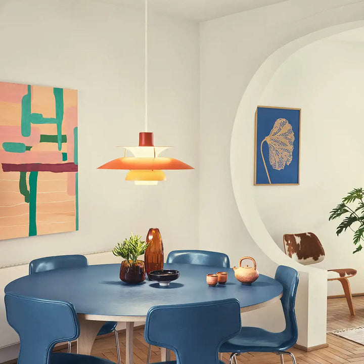 Elegante dimmbare LED Deckenlampe in runder Form, ideal für eine gemütliche Atmosphäre im Wohnzimmer.