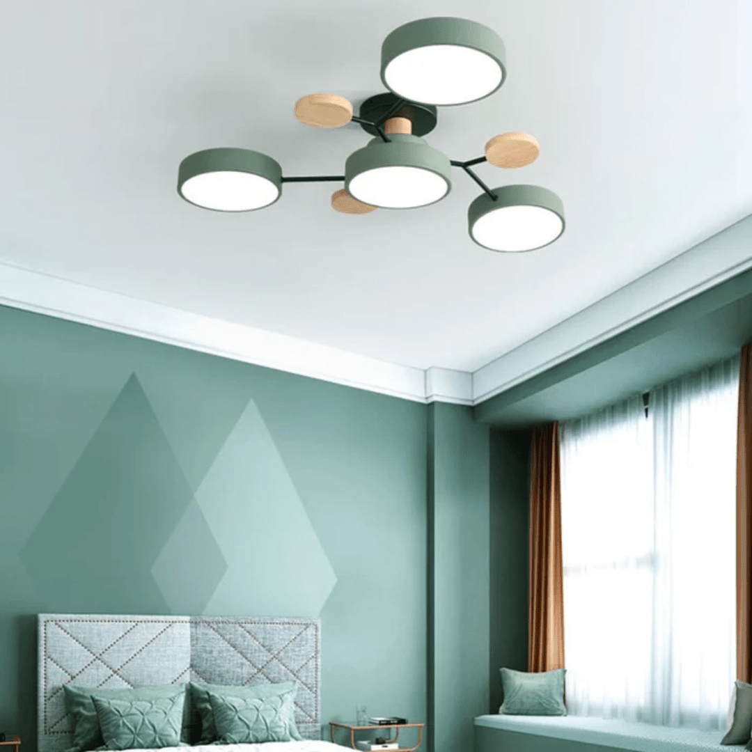 Moderne runde LED-Deckenleuchte für Wohnzimmer; minimalistisches Design, energieeffizient.