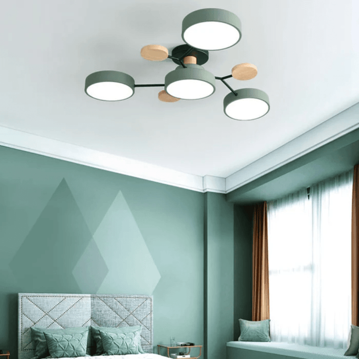 Moderne runde LED-Deckenleuchte für Wohnzimmer; minimalistisches Design, energieeffizient.