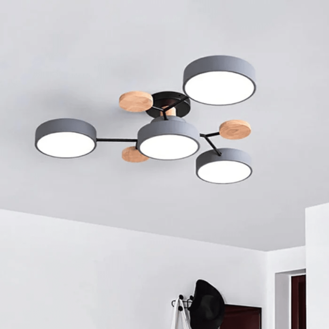Verstellbare runde LED-Deckenleuchte; minimalistische Designlampe für modernes Interieur.