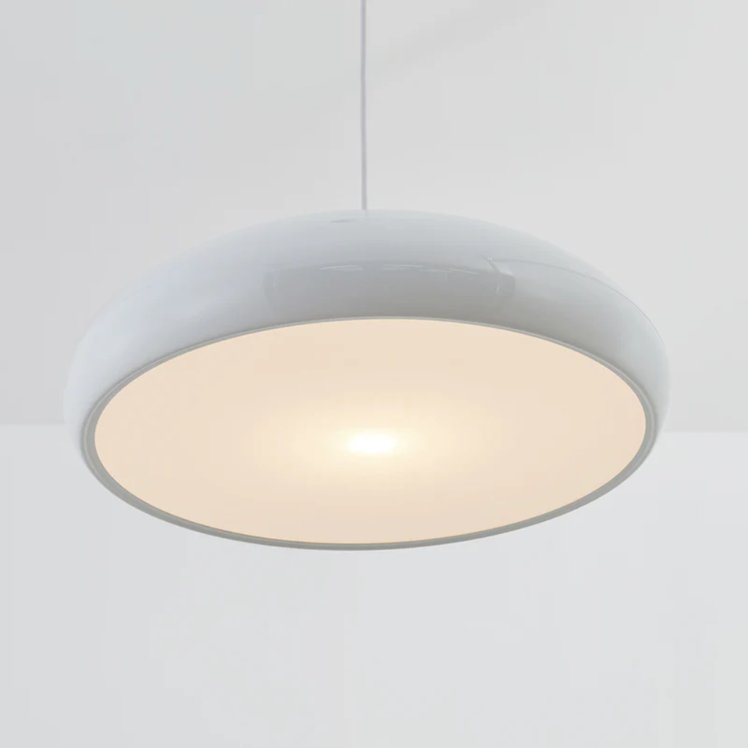 Designlampe: Runde LED Pendelleuchte Serena im modernen Stil.