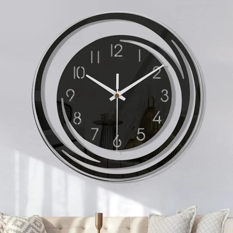 Moderne schwarze Acryl-Wanduhr im skandinavischen Design für minimalistische Wohnzimmer.