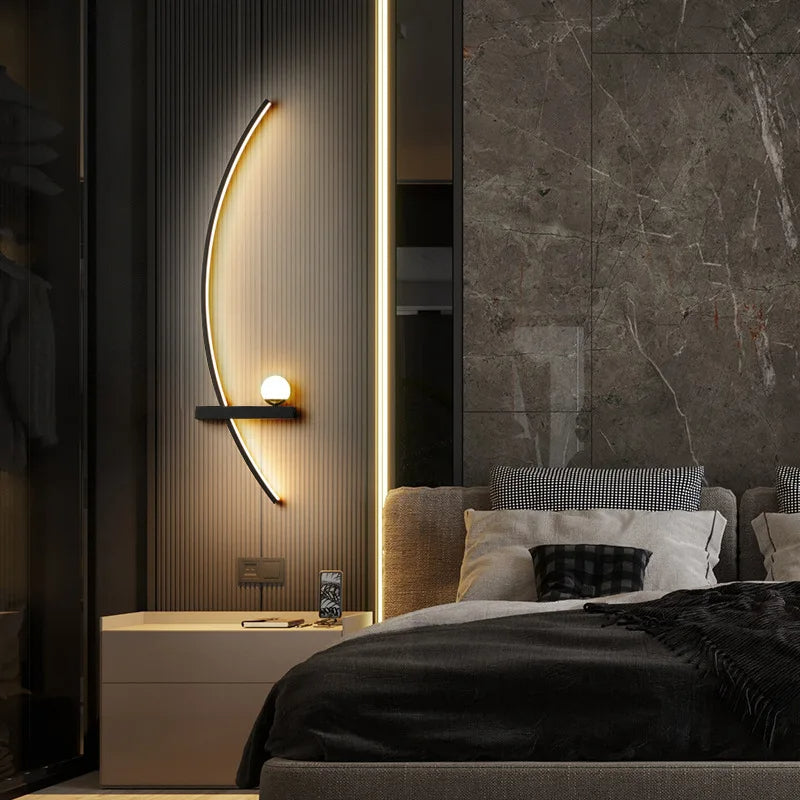 Dekorative goldene LED-Wandleuchte, modern, Innenbeleuchtung für ein stilvolles Wohn- & Schlafzimmer.
