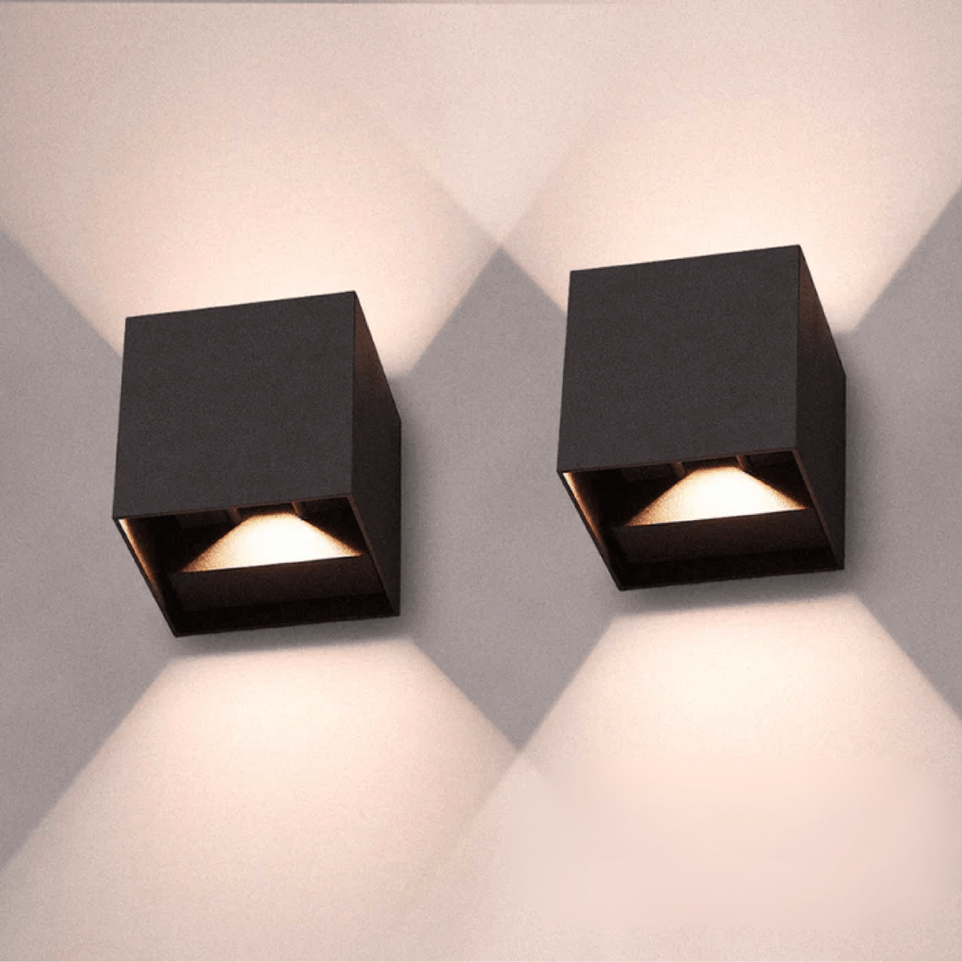 Moderne schwarze LED-Wandleuchte für Wohnzimmer, Flur. Minimalistisches Design, indirektes Licht, energieeffizient.