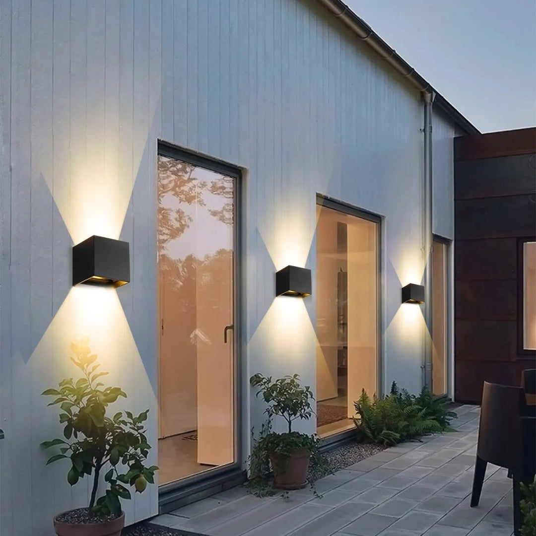 Stilvolle LED-Wandleuchte in Schwarz, minimalistisch. Ideal für moderne Wohnzimmer, Flure. Indirekte Beleuchtung.