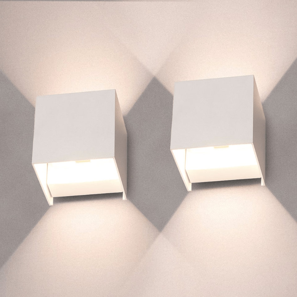 Moderne, minimalistische LED-Wandleuchte in Schwarz. Perfekte Innenbeleuchtung für Flur oder Schlafzimmer.