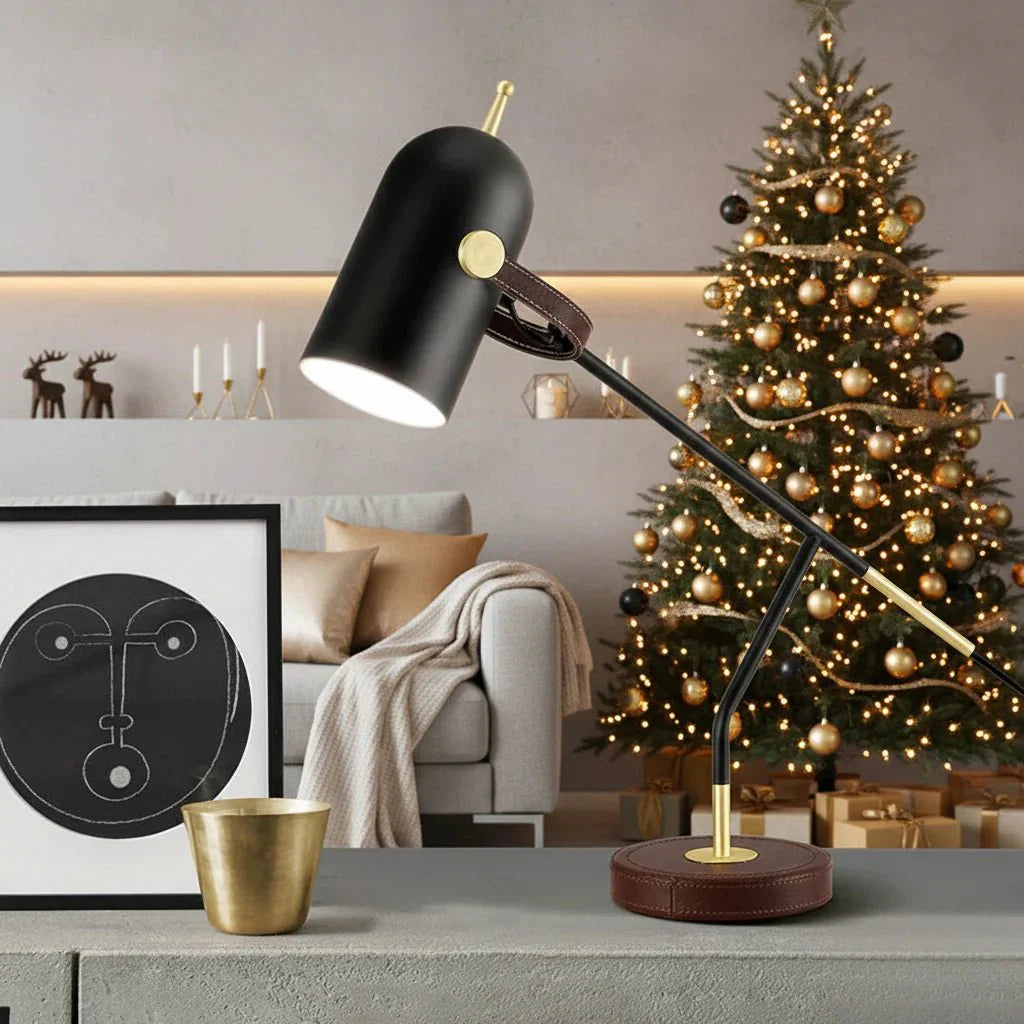 Minimalistische LED-Tischlampe aus Metall, ideal als Leselampe für Schreibtisch oder Nachttisch.