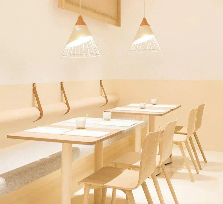 Stilvolle weiße Designlampe, Pendelleuchte mit E27-Fassung für Innenbeleuchtung. Perfekt für moderne Esszimmer.
