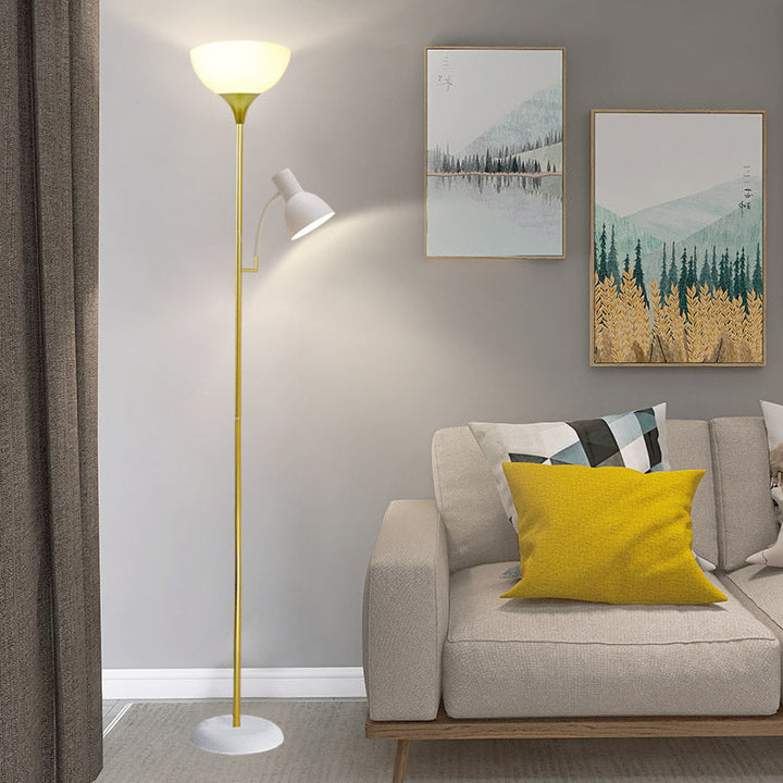 Stilvolle schwarze LED-Stehlampe mit Doppelleuchte als Leselampe, passt in modernes Wohnzimmer.
