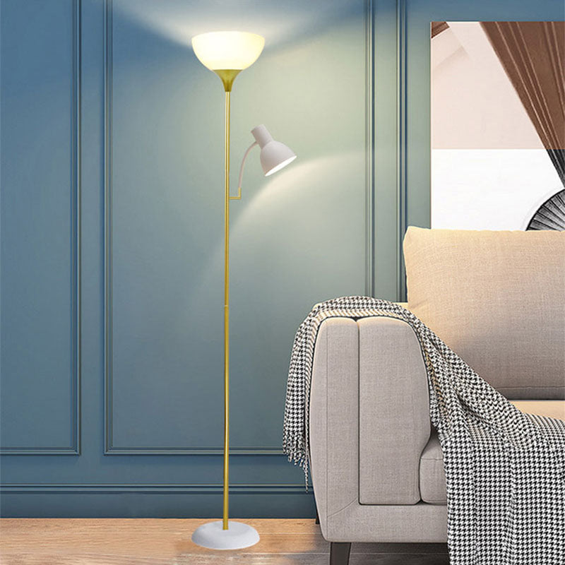 Vielseitige moderne Stehlampe mit Doppelleuchte für optimale Beleuchtung in Wohnzimmer & Lesezonen.