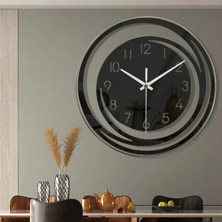 Schlanke schwarze Wanduhr, modernes Design. Geräuschlose Uhr, ideal als minimalistische Wanddekoration in Büro & Heim.
