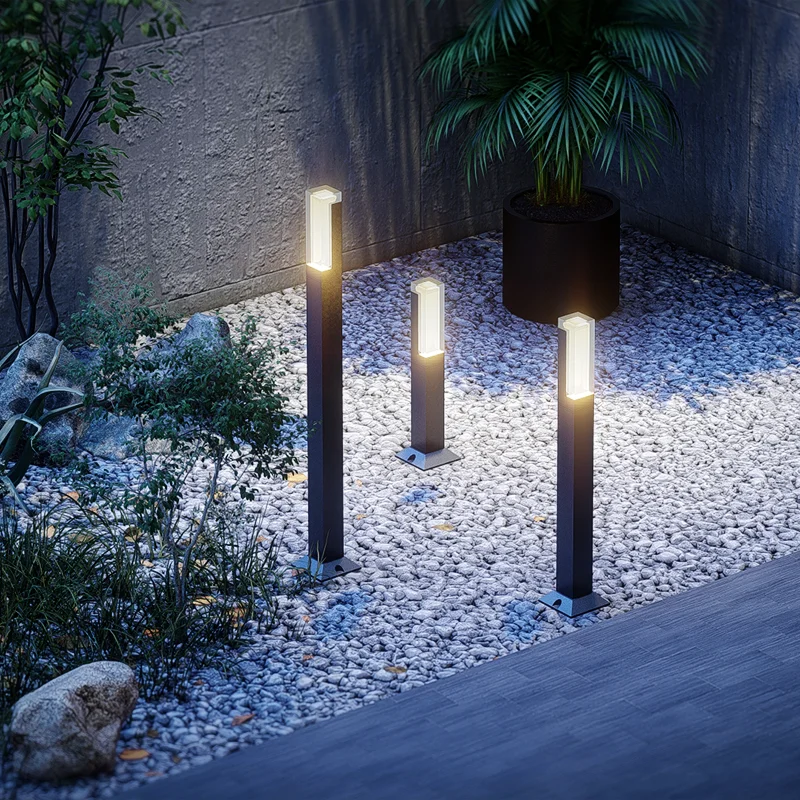 Elegante schwarze LED-Pfostenleuchte für moderne Wegbeleuchtung im Garten oder auf der Terrasse; wetterfest.