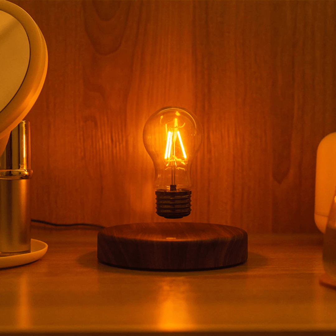 Futuristische magnetische LED-Schwebelampe für ein modernes Zuhause. Dimmbares Licht und intuitive Bedienung.
