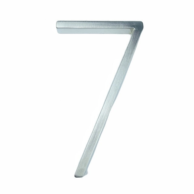 Stilvolles, silbernes Hausnummern-Schild "15A", modernes Design für den Haupteingang.