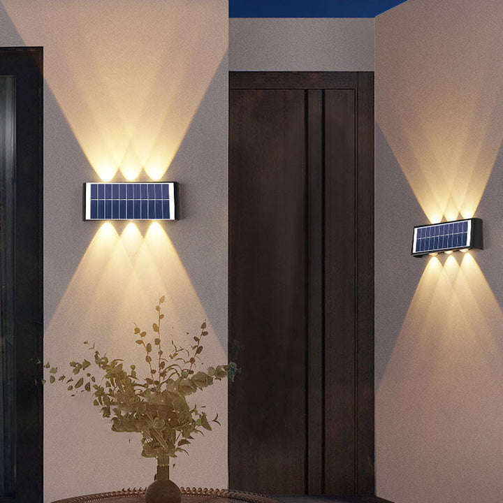 Stilvolle Solar-Wandleuchte, minimalistisches Design, warmweißes LED-Licht für Atmosphäre.