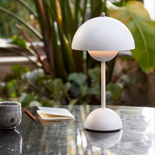 Moderne kabellose Blumenpott-Lampe mit Akku, dimmbar, für Terrasse & Lounge.
