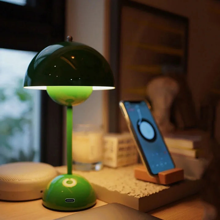 Elegante LED-Blumenpott-Tischlampe, tragbar, verstellbares Licht für optimalen Komfort.