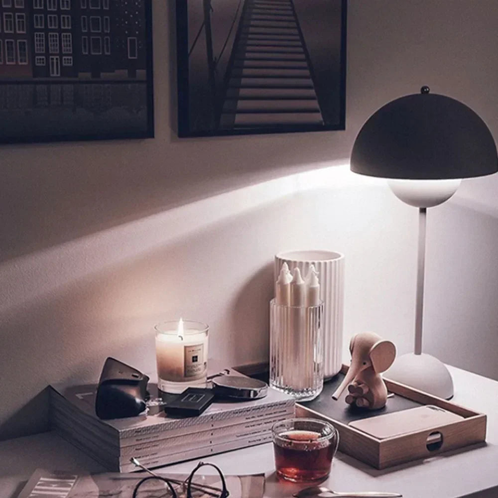 Akkubetriebene Design-Blumenpott-Lampe, verstellbares Licht, für individuelle Beleuchtung.