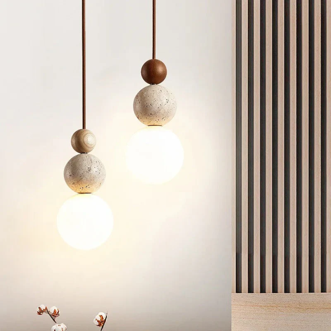Pendellampe NaturaLuxe: Travertin-Mahagoni-Designlampe, ideal für stilvolle Wohnzimmer-Beleuchtung.