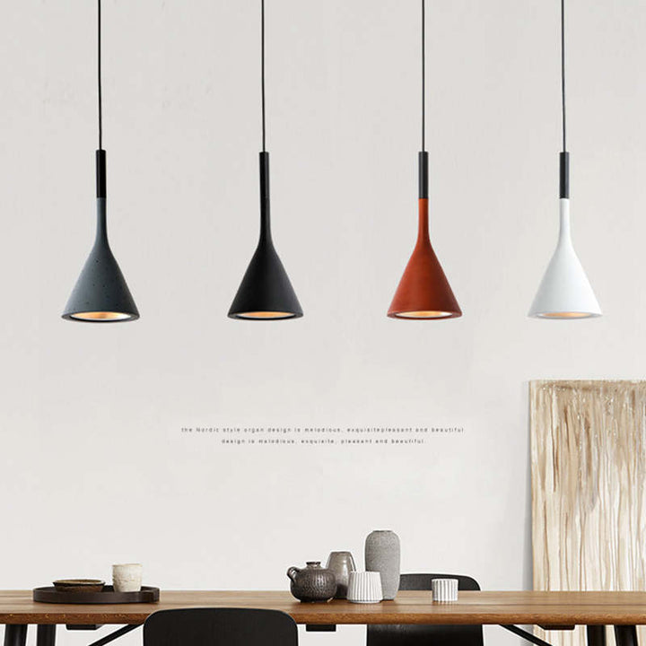 Moderne Trionda Deckenlampe, dreieckige Form mit integrierter LED-Beleuchtung für Ihr Zuhause.