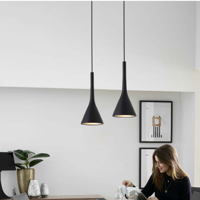 Design-Pendelleuchte Trionda, dreieckige LED-Hängeleuchte als Blickfang in Wohn- & Essbereichen.