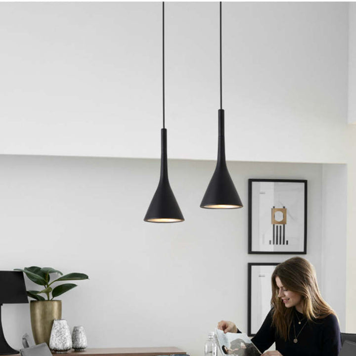 Design-Pendelleuchte Trionda, dreieckige LED-Hängeleuchte als Blickfang in Wohn- & Essbereichen.