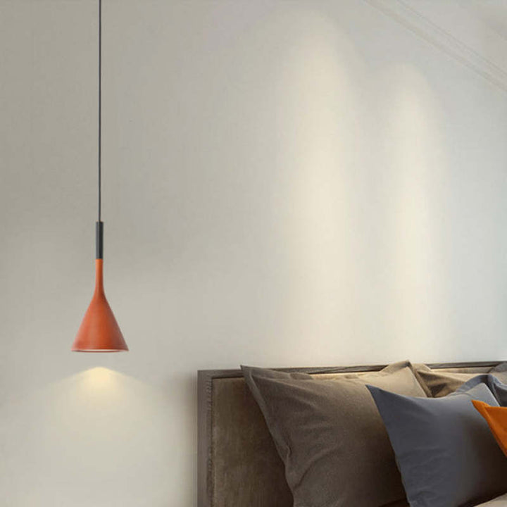 Trionda: Moderne Dreieck-Hängeleuchte, LED-Deckenlampe für ein stilvolles Ambiente zuhause.